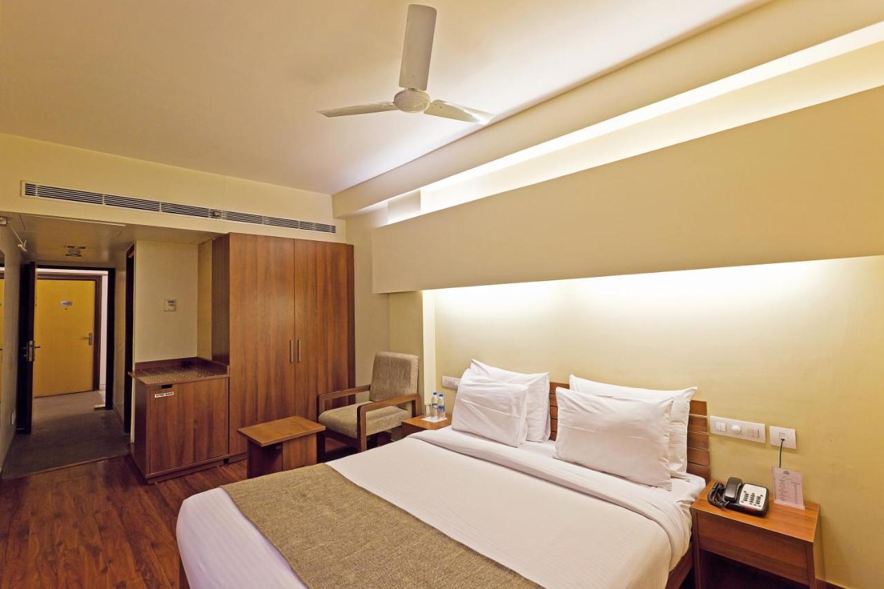 Whispering Palms Hotel ジャイプール エクステリア 写真